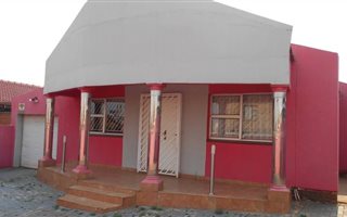 3 Bedroom House in Lenasia South