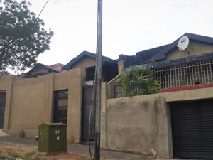 6 Bed House in Troyeville