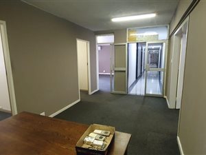 100 m² Commercial space in Annlin