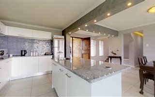 5 Bedroom House in Loevenstein