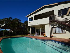 6 Bed House in Compensation Beach