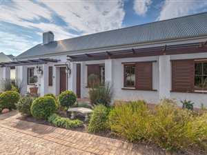 5 Bed House in De Zalze
