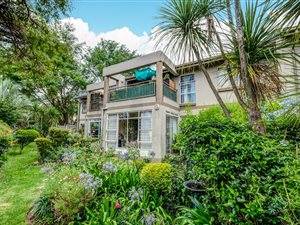 2 Bed Apartment in Constantia Kloof