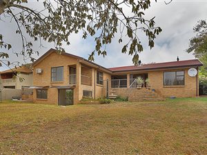 4 Bed House in Bergsig