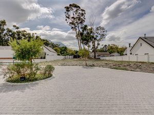 880 m² Land available in Parel Vallei