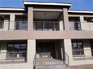 5 Bed House in Aerorand