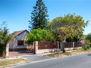 5 Bed House in Pinelands