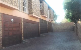 3 Bedroom Duplex in Lombardy East