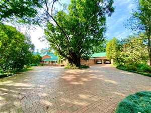 6 Bed House in Blackridge