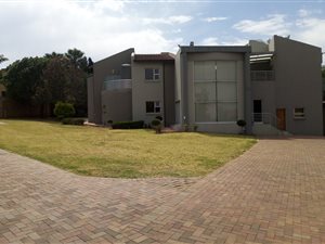 6 Bed House in Meyersdal