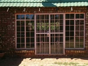 5 Bed House in Barkly West