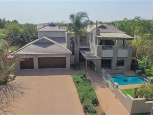 5 Bed House in Silver Lakes Golf Estate