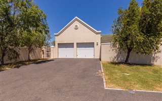 3 Bedroom House in Sunningdale