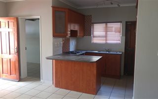 2 Bedroom House in Gordons Bay Central