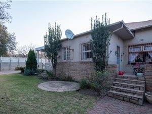 10 Bed House in Sandringham