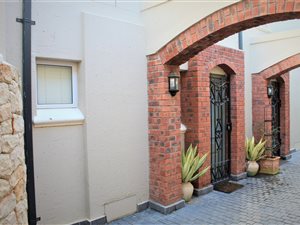 2 Bed Apartment in Nooitgedacht Estate