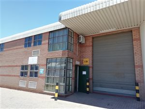 275 m² Industrial space in Stormill