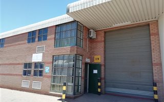 275 m² Industrial space in Stormill