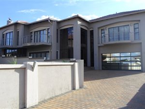 4 Bed House in Crescent Wood Country Estate