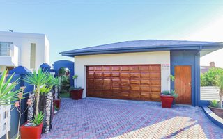 3 Bedroom House in Blue Horizon Bay