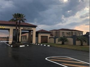 1075 m² Land available in Three Rivers East