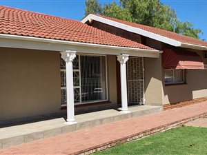 3 Bed House in Oudtshoorn Central