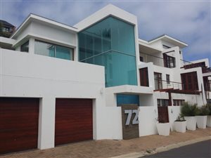 6 Bed House in Mossel Bay Central
