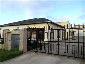 6 Bed House in Zakariyya Park