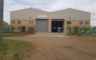 2400 m² Industrial space in Primrose