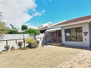 3 Bed House in Mikro Park