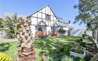 8 Bedroom House in Rome Glen