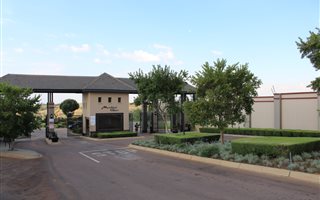 1 ha Land available in Mooikloof Glen