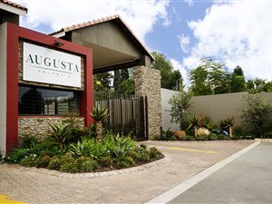 3 Bed Apartment in Fourways