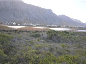 648 m² Land available in Bettys Bay