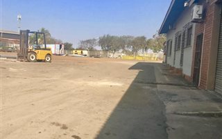 2000 m² Industrial space in Alton