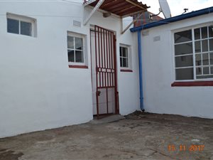 Bachelor apartment in Bezuidenhout Valley