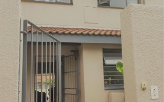 3 Bedroom Townhouse in Waterkloof Heights