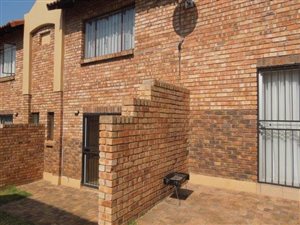 2 Bedroom Duplex in Halfway Gardens