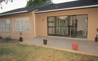 3 Bedroom Simplex in Buccleuch