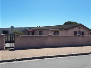 4 Bed House in Langa