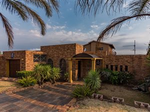 4 Bed House in Bosmont
