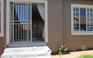 3 Bedroom Townhouse in Thatchfield