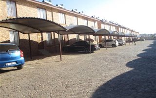 2 Bedroom Apartment in Olievenhoutbosch