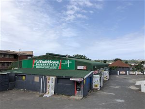 1641 m² Commercial space in Montclair