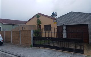 3 Bedroom House in Strandfontein