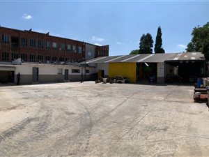 690 m² Industrial space in Fontainebleau