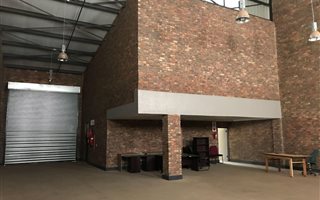 327 m² Industrial space in Clayville