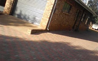 3 Bedroom House in Clayville East