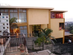 7.5 Bed House in Capital Park