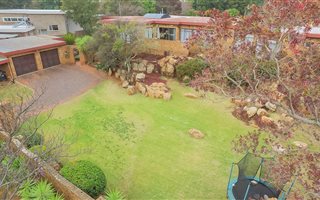 4 Bedroom House in Kloofendal
